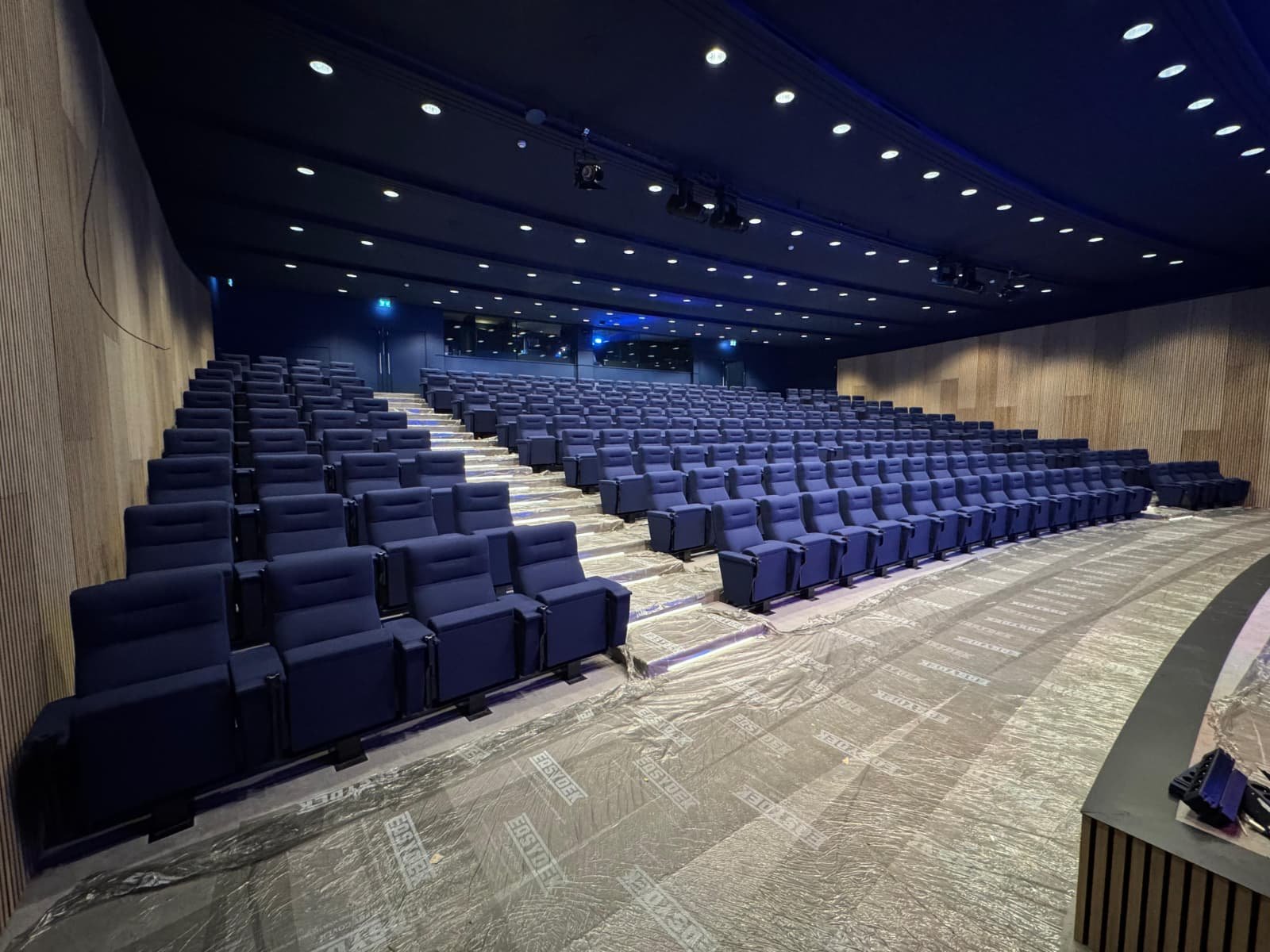 COS Seating | Auditorium KBC Leuven | Renovatie